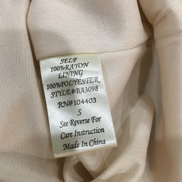 BLU Pepper Francesca’s Collection Aztec Romper off white shorts size small - Picture 7 of 7